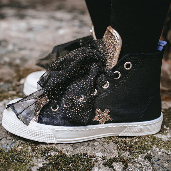 HIGH BLACK SNEAKERS WITH STARS AND GOLD GLITTER