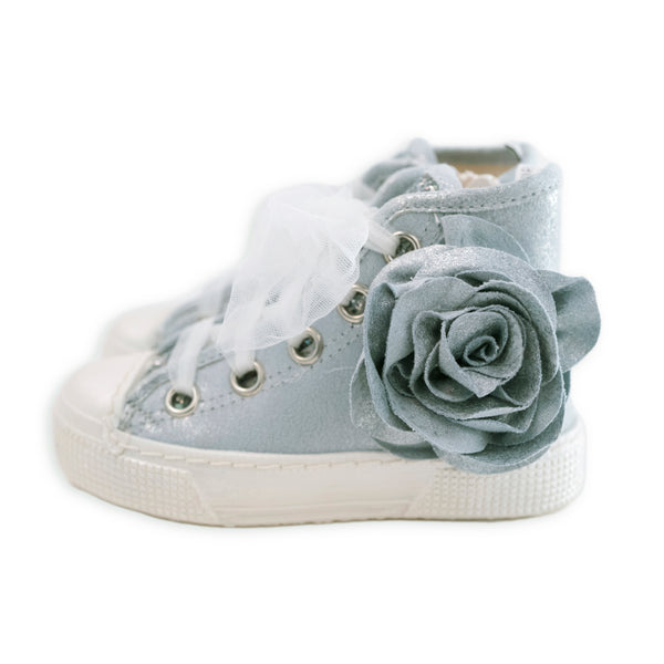 SNEAKERS WITH FLOWER APPLICATION